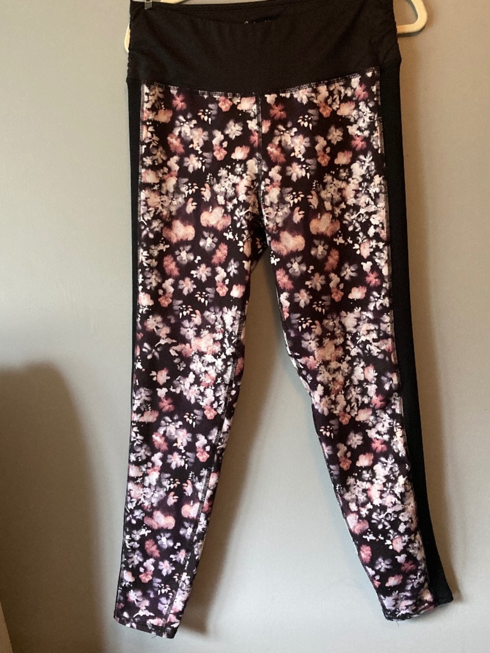 Brand Splendid, Ladies polyester/spandex Leggings size L